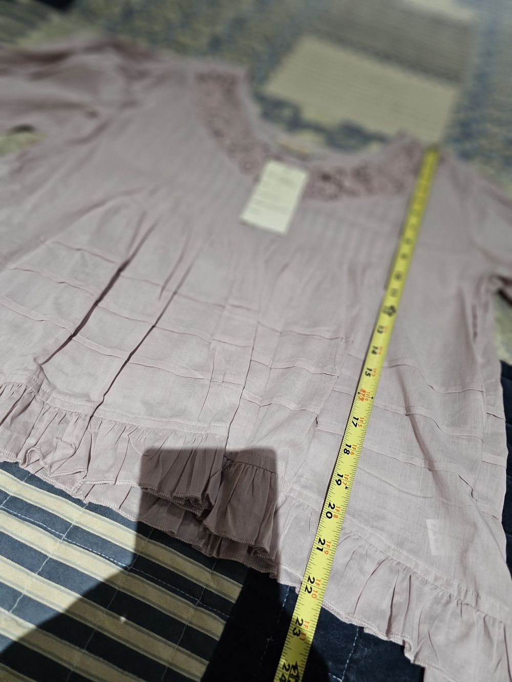 Women's Crochet-Trim V-Neck Tunic Top in Dusty Lilac, NWT - Picture 11 of 12